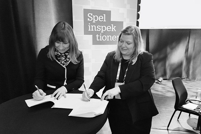 Representanter signerar av &ouml;verenskommelse om samarbetet mellan Spelinspektionen och Gambling Commission